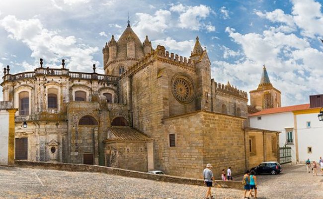 Evora-SeCatedral-Shutterstock-Fotoeventis-Visit3